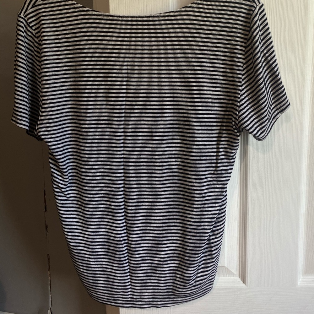 A&E Basic Tee - Picture 2 of 2